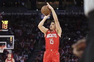 谢泼德：我在各方面越来越适应 队友们一直鼓励我 防守也强硬了